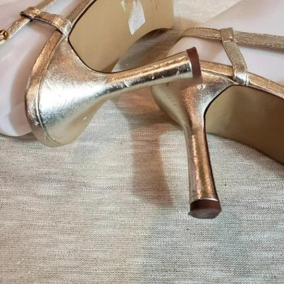 Saugus special occasion gold w/ rhinestones heels - Picture 8 of 8